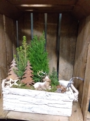 Long Woodland Planter Scene