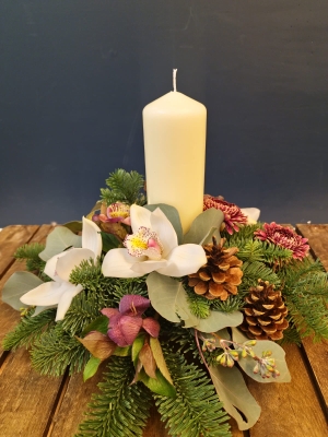 White Christmas Pillar Candle Table Arrangement